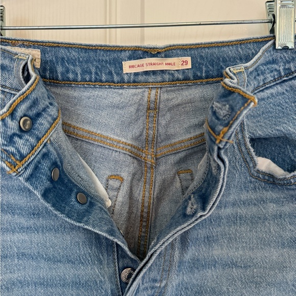 Levi’s - Picture 3 of 3